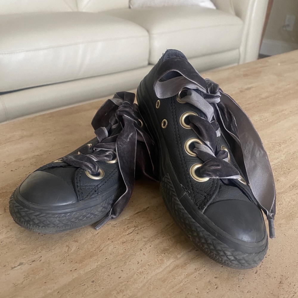 Kids leather converse—velvet laces!